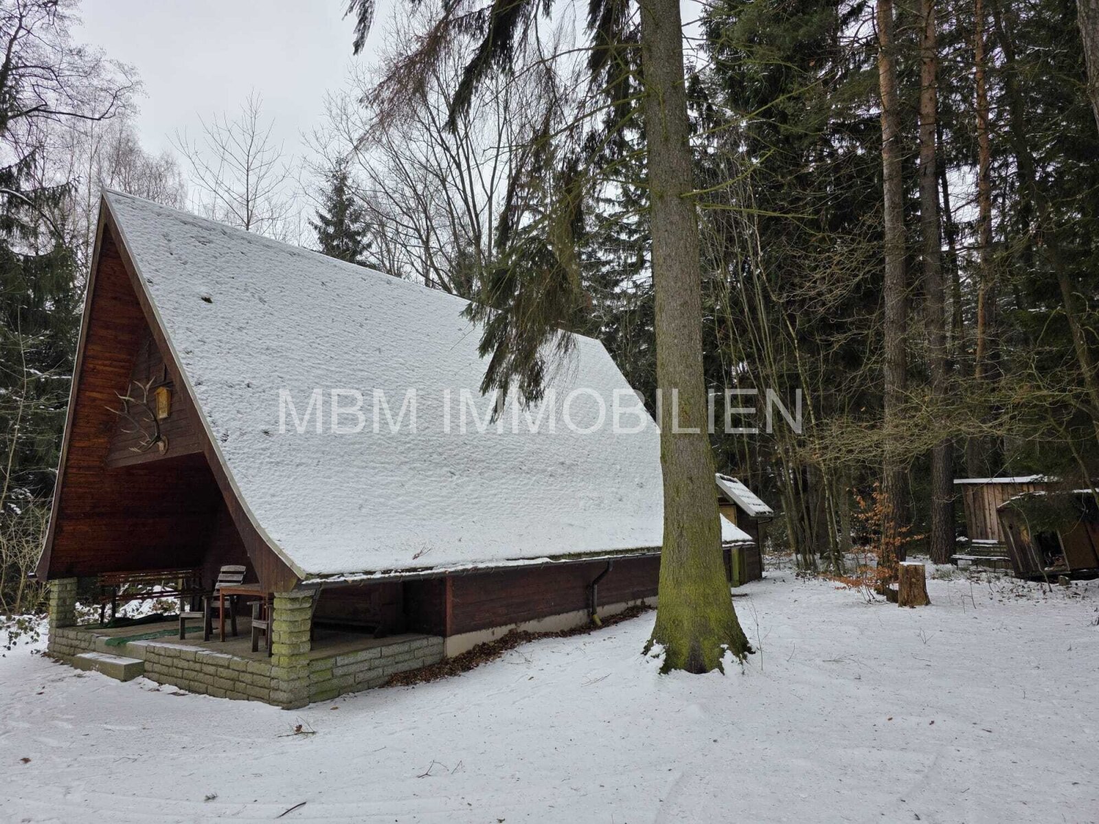 Rückzug in die Stille: Finnhütte im Wald – Nähe zur Natur, Freiheit und Erholung Rückzug in die Stille: Finnhütte im Wald – Nähe zur Natur, Freiheit und Erholung